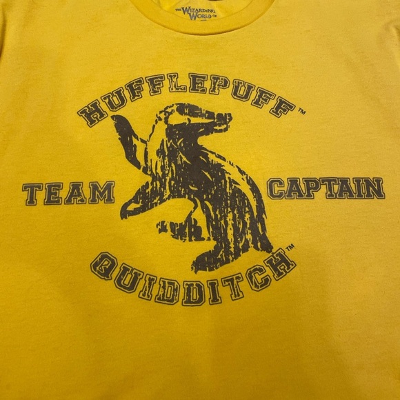 The Wizarding World Of Harry Potter Universal Studios Yellow Hufflepuff Tee Sz M - Picture 5 of 7